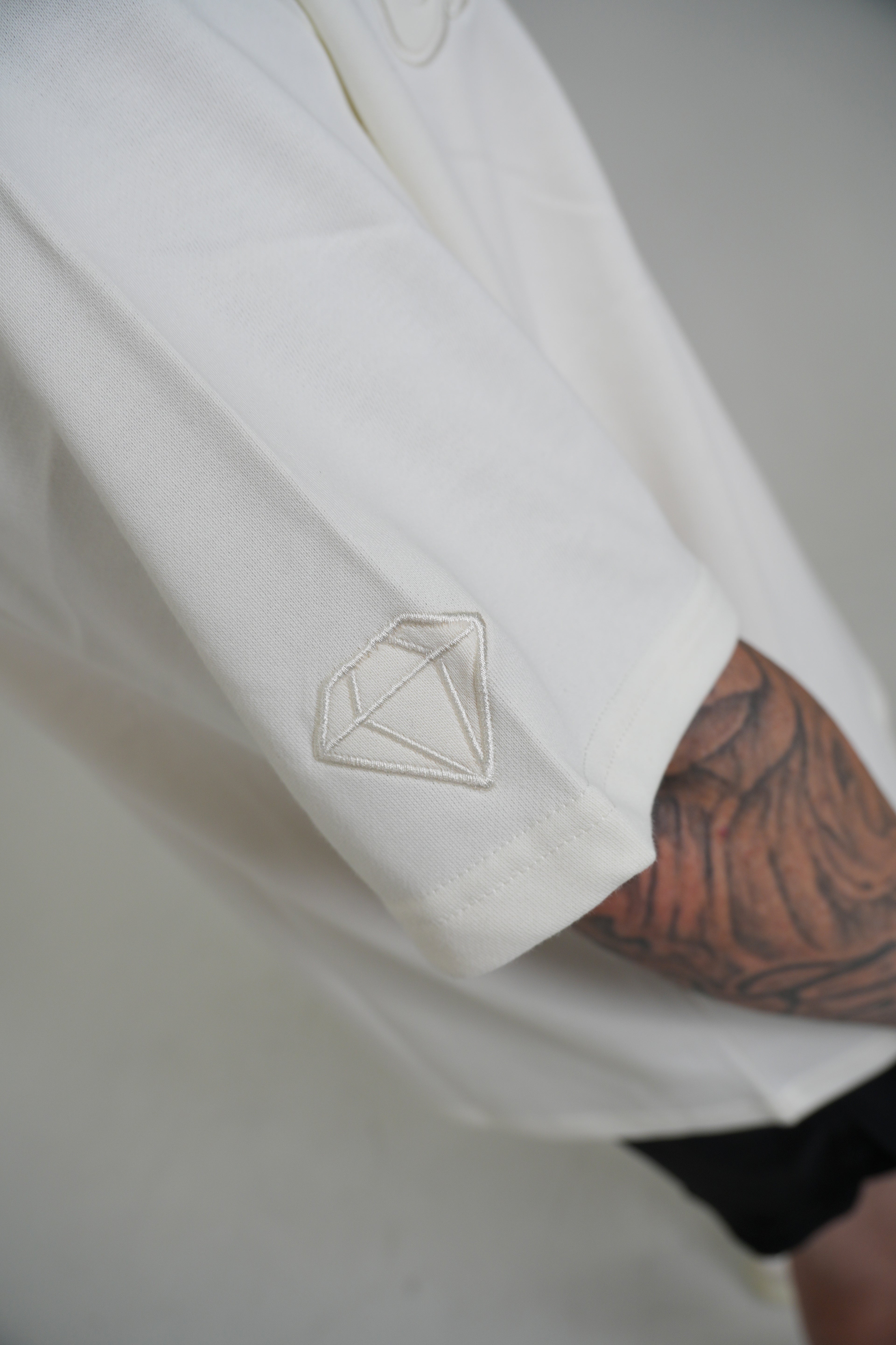 Off White Tee - C I R J O I