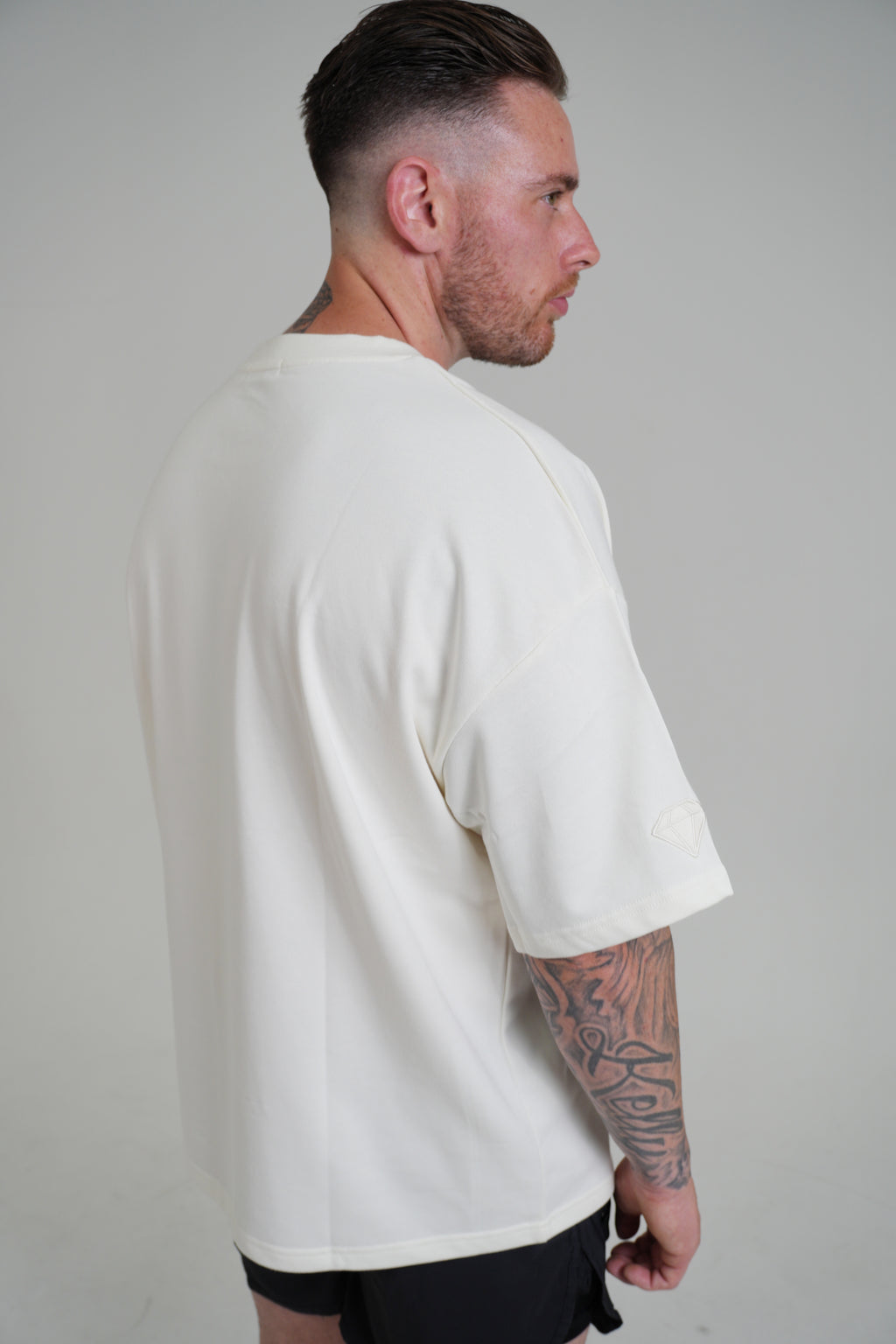 Off White Tee - C I R J O I