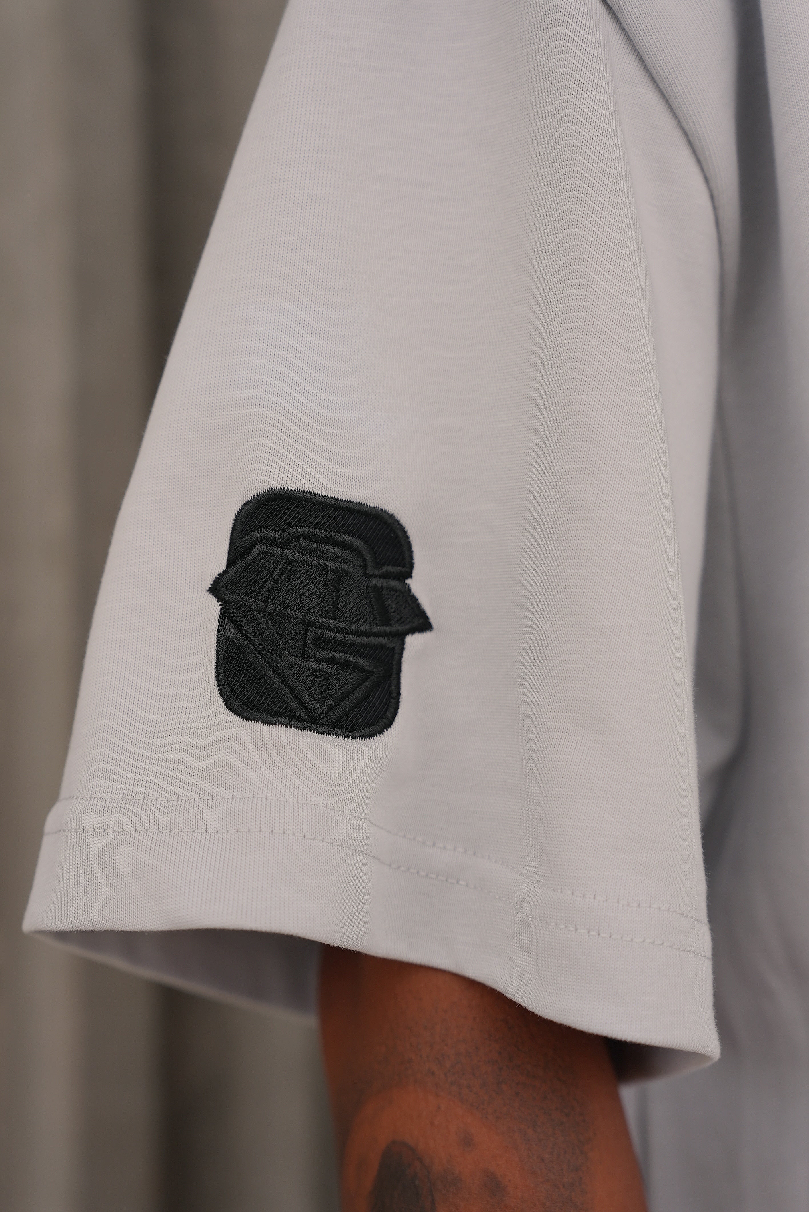 Classic Gem Tee - Concrete Grey - C I R J O I